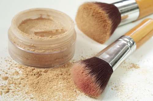 Puder mineralny. Czy jest naprawdę naturalny? proszek mineralny