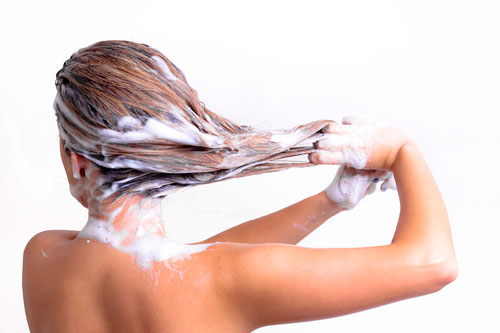 Come lavare correttamente i capelli lavare i capelli